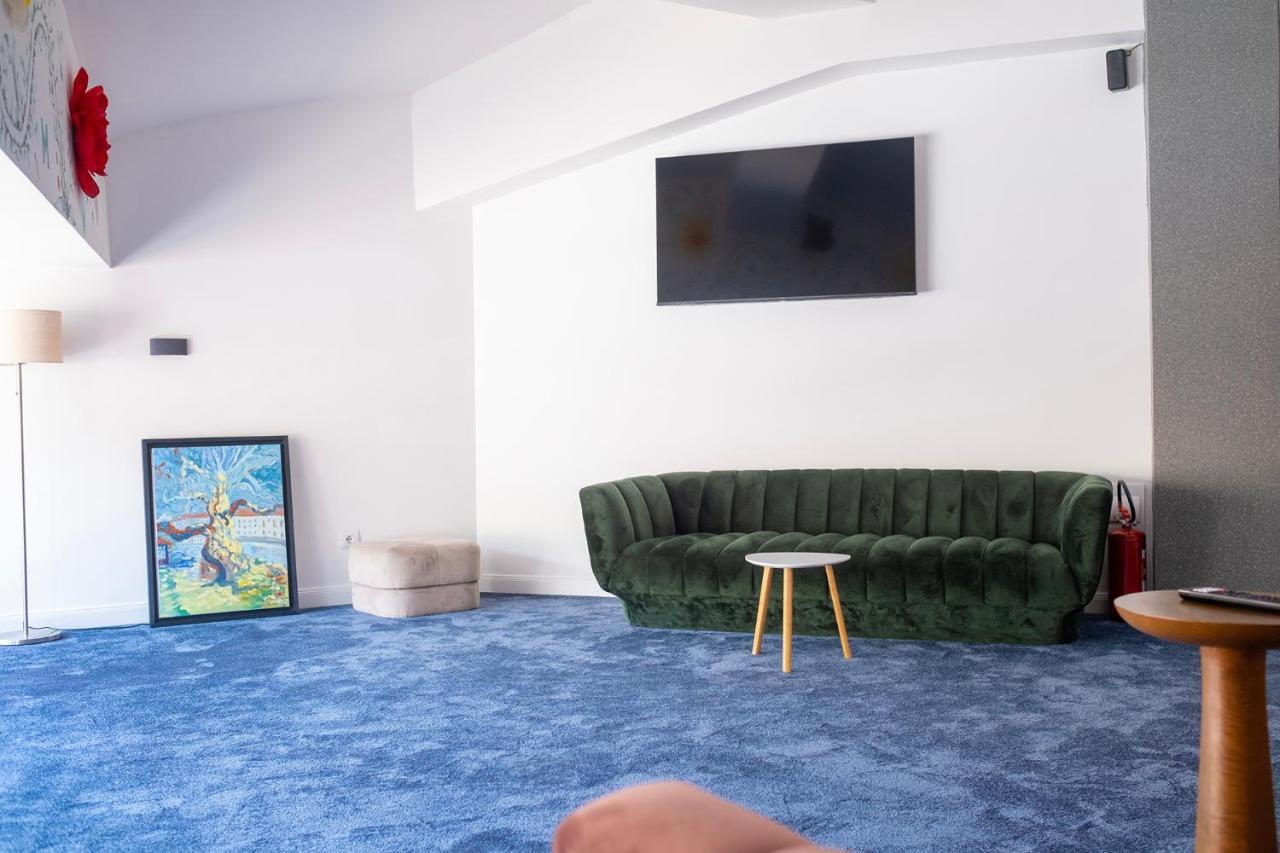 Nam Hotel Призрен Екстериор снимка