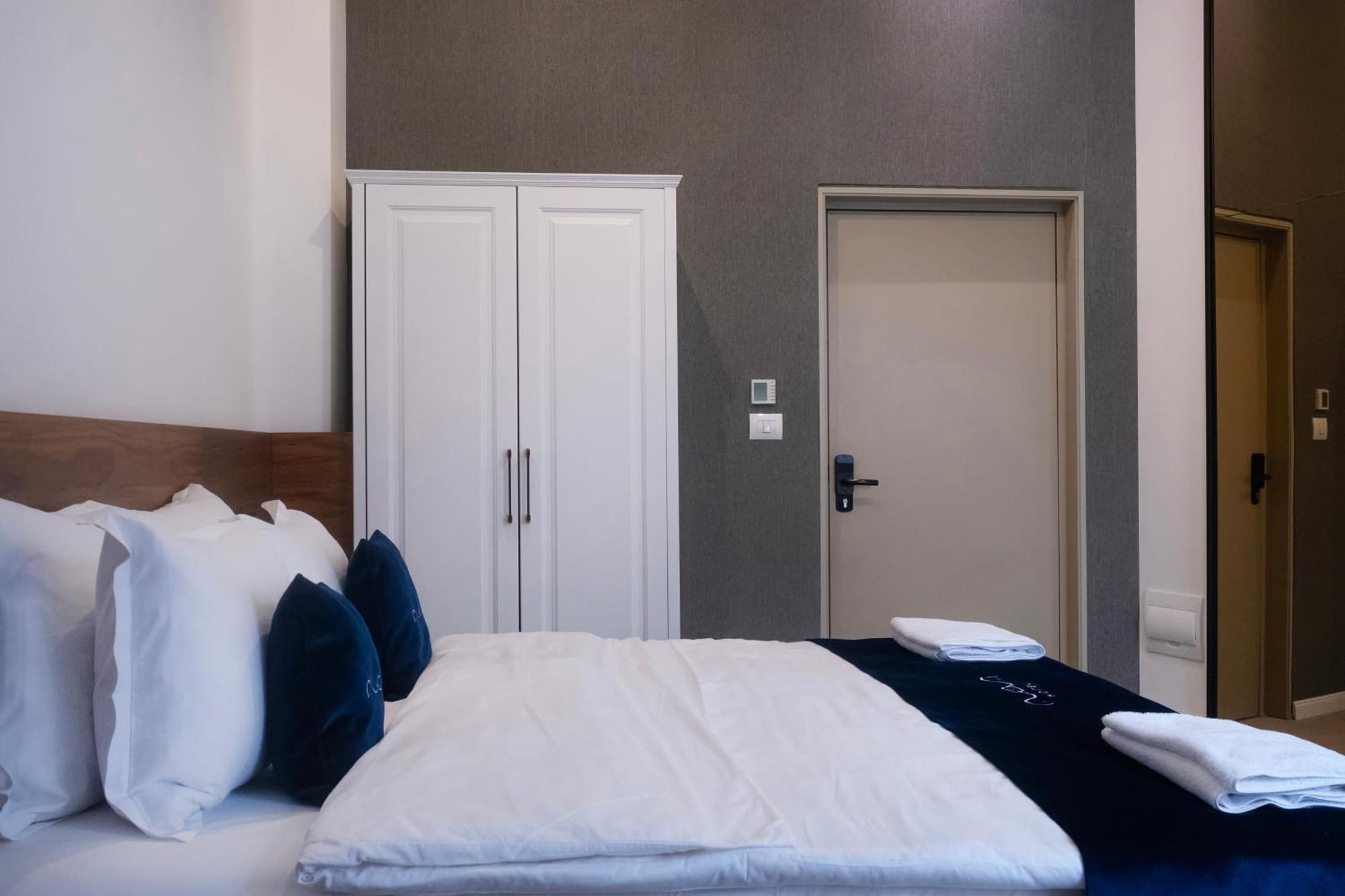 Nam Hotel Призрен Екстериор снимка