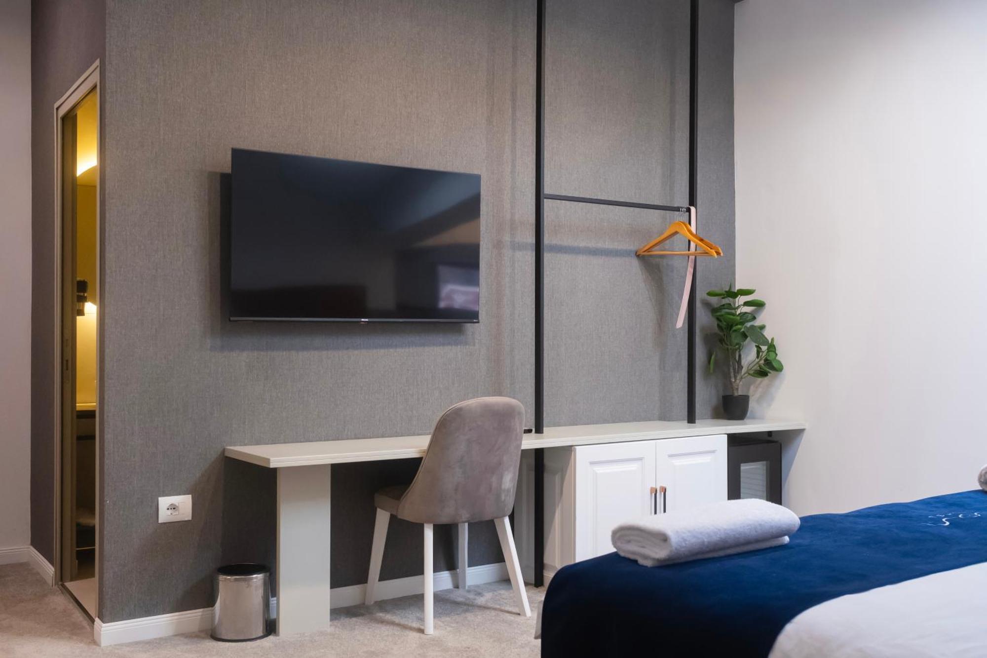 Nam Hotel Призрен Екстериор снимка